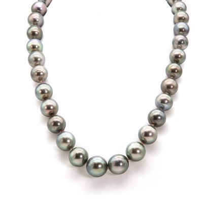 Lot 236 - A single row graduated Tahitian cultured pearl necklace