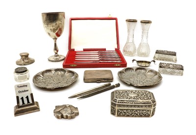 Lot 118 - A collection of silver items