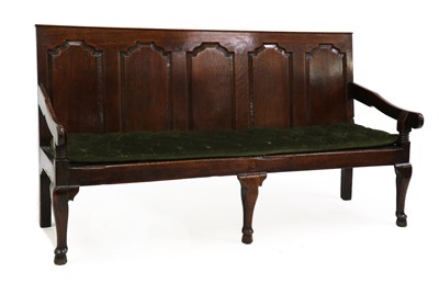 Lot 472 - An oak settle