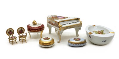 Lot 197 - A collection of Limoges La Raine porcelain