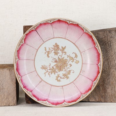 Lot 36 - A Chinese famille rose plate