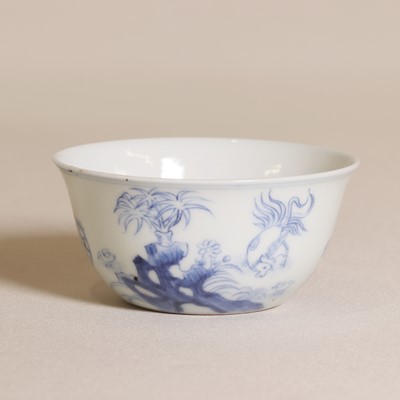 Lot 191 - A Chinese blue and white teacup