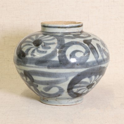 Lot 233 - A Chinese blue and white jar