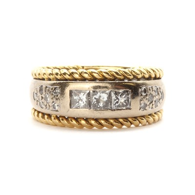 Lot 1141 - A gold diamond ring