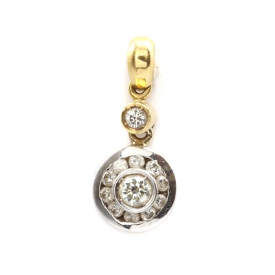 Lot 1133 - A gold diamond cluster pendant