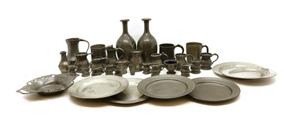 Lot 251 - A quantity of pewter