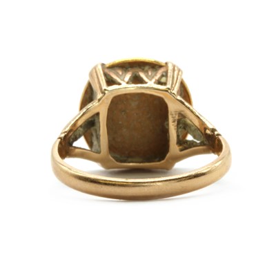 Lot 309 - A gold coin ring