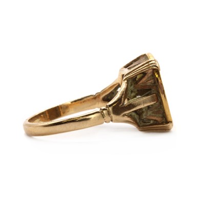 Lot 309 - A gold coin ring