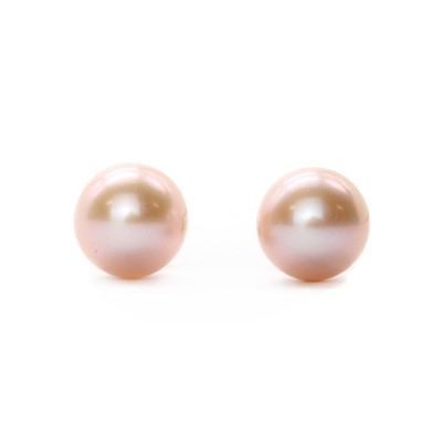 Lot 171 - A pair of gold cultured freshwater pearl stud earrings