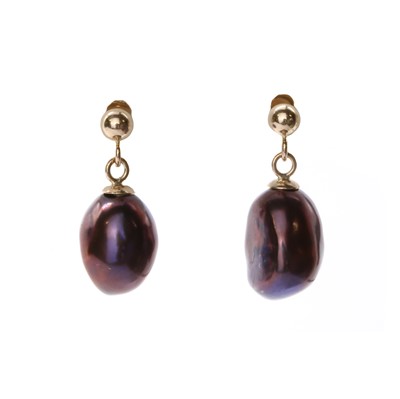 Lot 182 - A pair of gold cultured freshwater pearl drop earrings