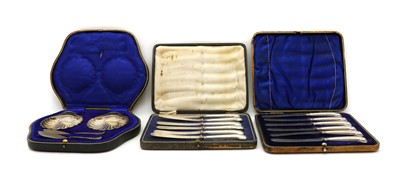 Lot 75 - A cased set of scallop shell butter dishes and knives