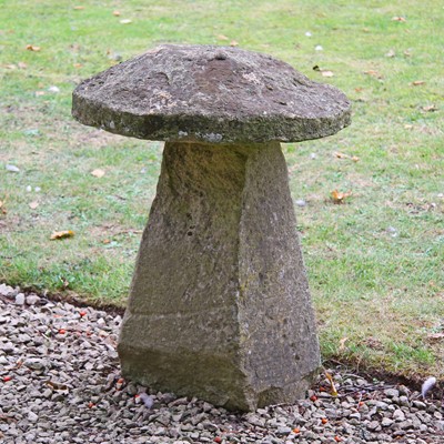 Lot 325 - A Cotswold stone staddle stone