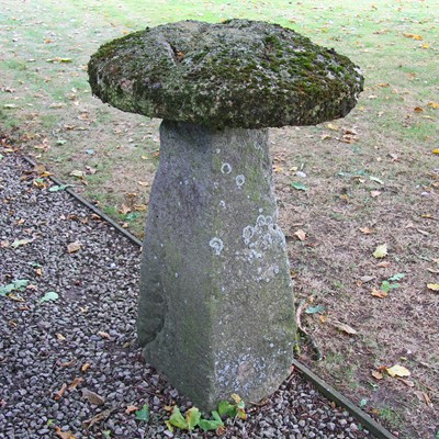 Lot 334 - A large Cotswold stone staddle stone