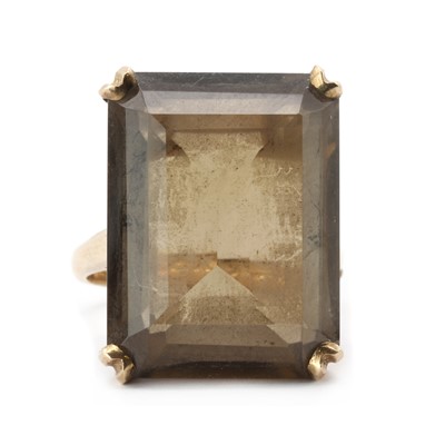 Lot 188 - A gold single stone smoky quartz ring