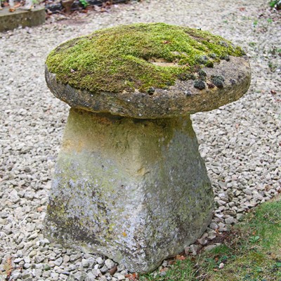 Lot 337 - A Cotswold low stone staddle stone