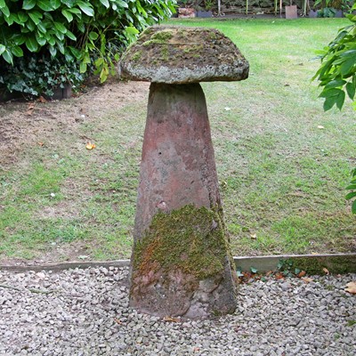 Lot 338 - A Cotswold stone staddle stone