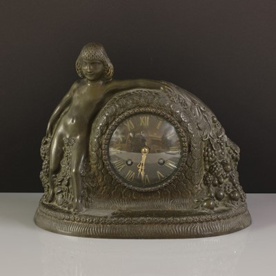 Lot 189 - An Art Deco patinated bronze mantel clock