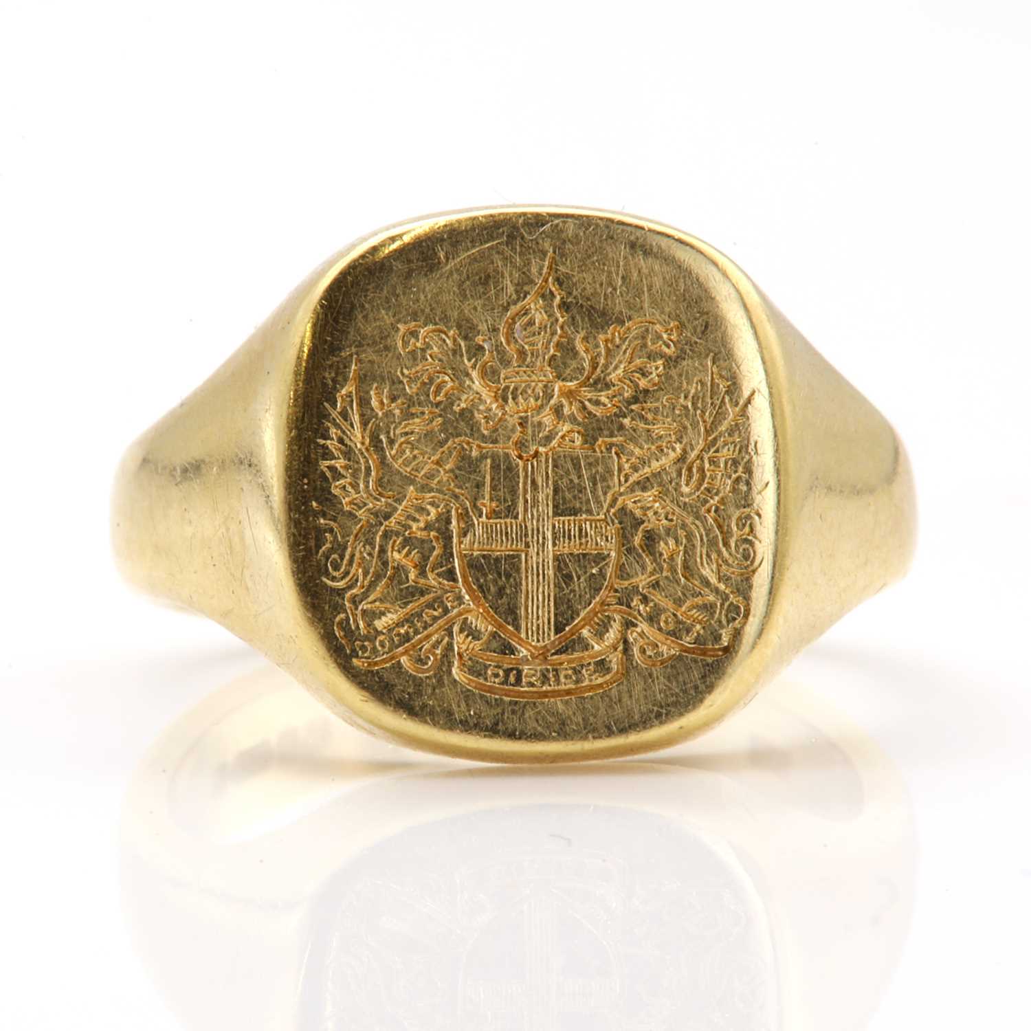 Lot 102 - An 18ct gold cushion shaped signet ring,