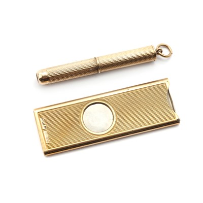 Lot 1389 - A 9ct gold cigar cutter