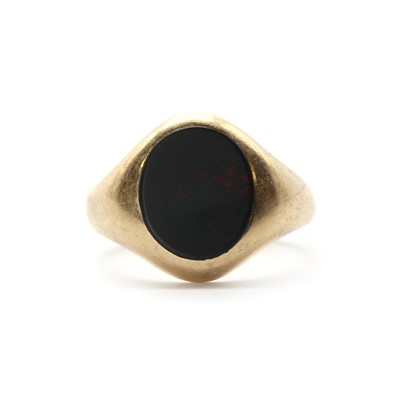 Lot 1374 - A 9ct gold bloodstone signet ring, by Charles Green & Sons