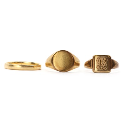 Lot 221 - Three gold rings