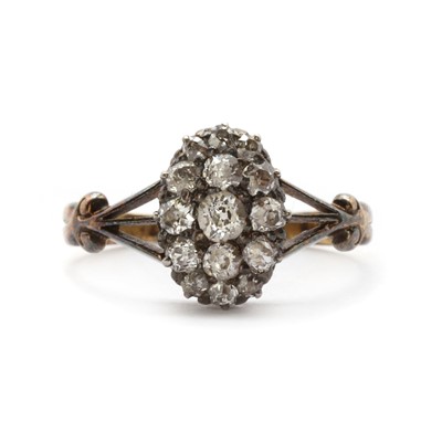 Lot 1013 - A diamond cluster ring, c.1910