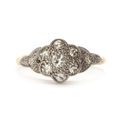 Lot 1134 - A gold diamond daisy cluster ring