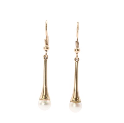 Lot 173 - A pair of gold cultured pearl drop earrings