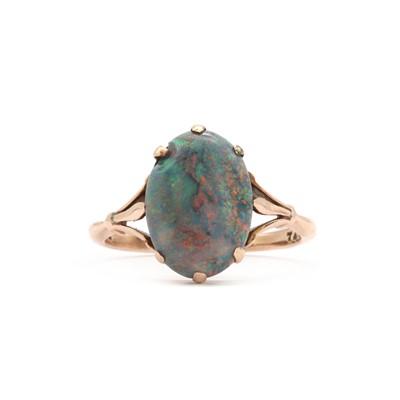 Lot 143 - A single stone black opal ring