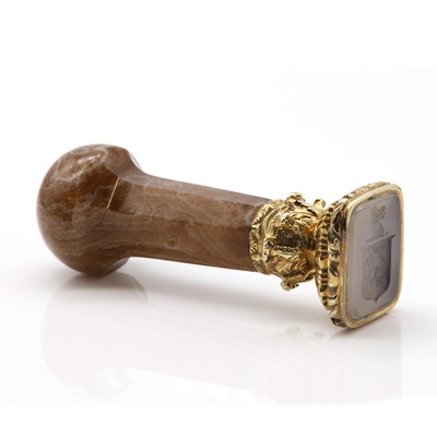 Lot 18 - A hardstone and gold desk seal, English, mid 19th century