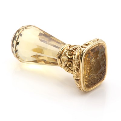 Lot 19 - A citrine and gold desk seal, English, early 19th century