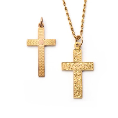 Lot 1034 - An Edwardian 15ct gold engraved cross pendant