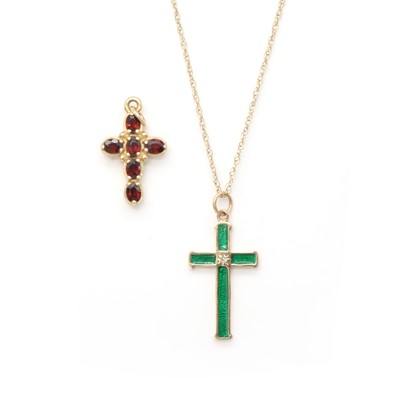 Lot 1519 - A 9ct gold diamond set enamelled cross pendant