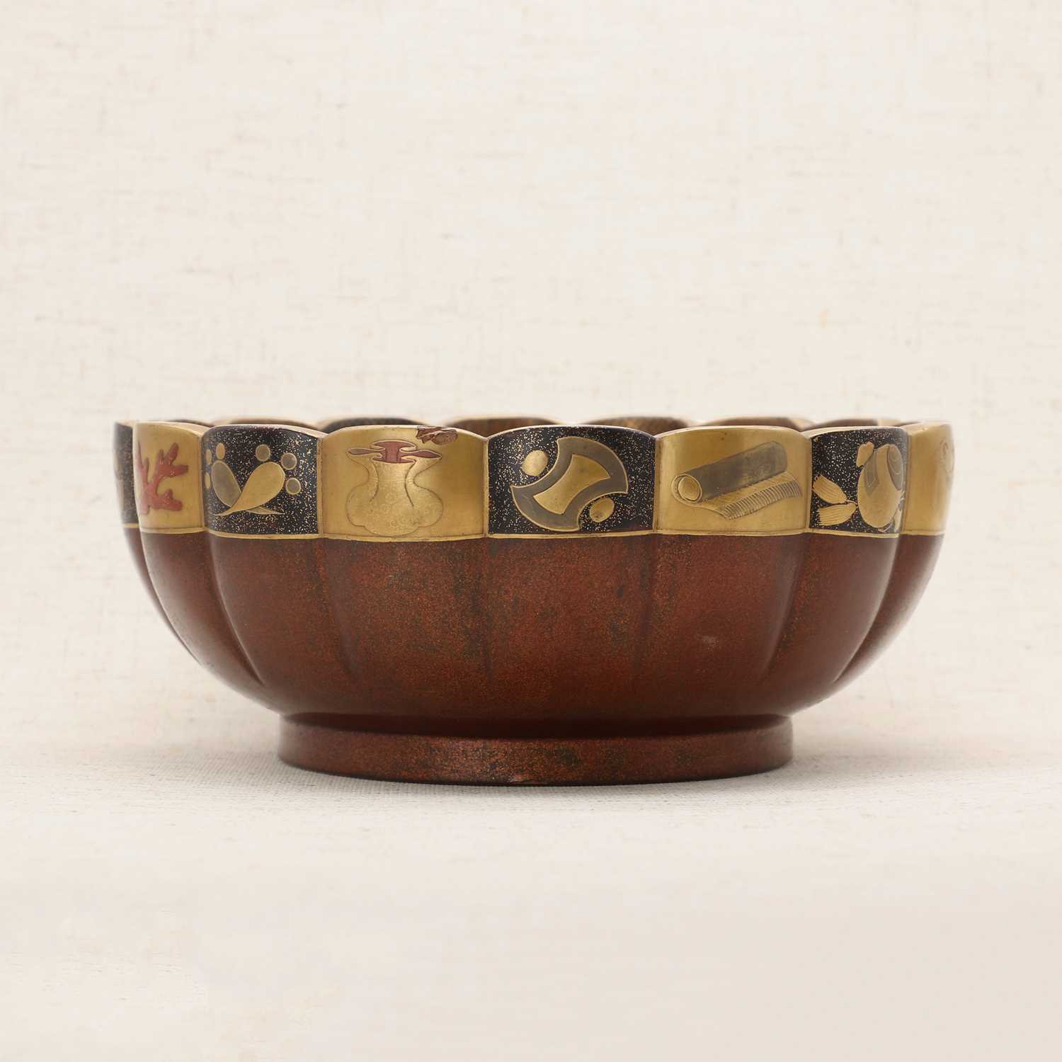 Lot 191 - A Japanese gilt-lacquered bowl,