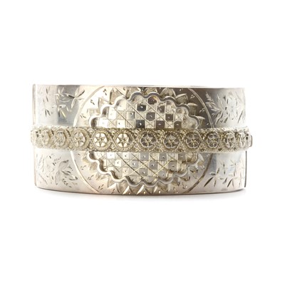 Lot 1019 - A Victorian sterling silver bangle