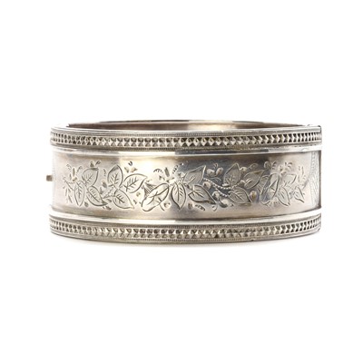 Lot 1020 - A Victorian sterling silver bangle