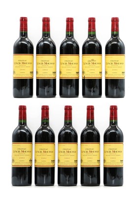 Lot 113 - Chateau Lynch-Moussas, Pauillac, 2002 (10, OWC)