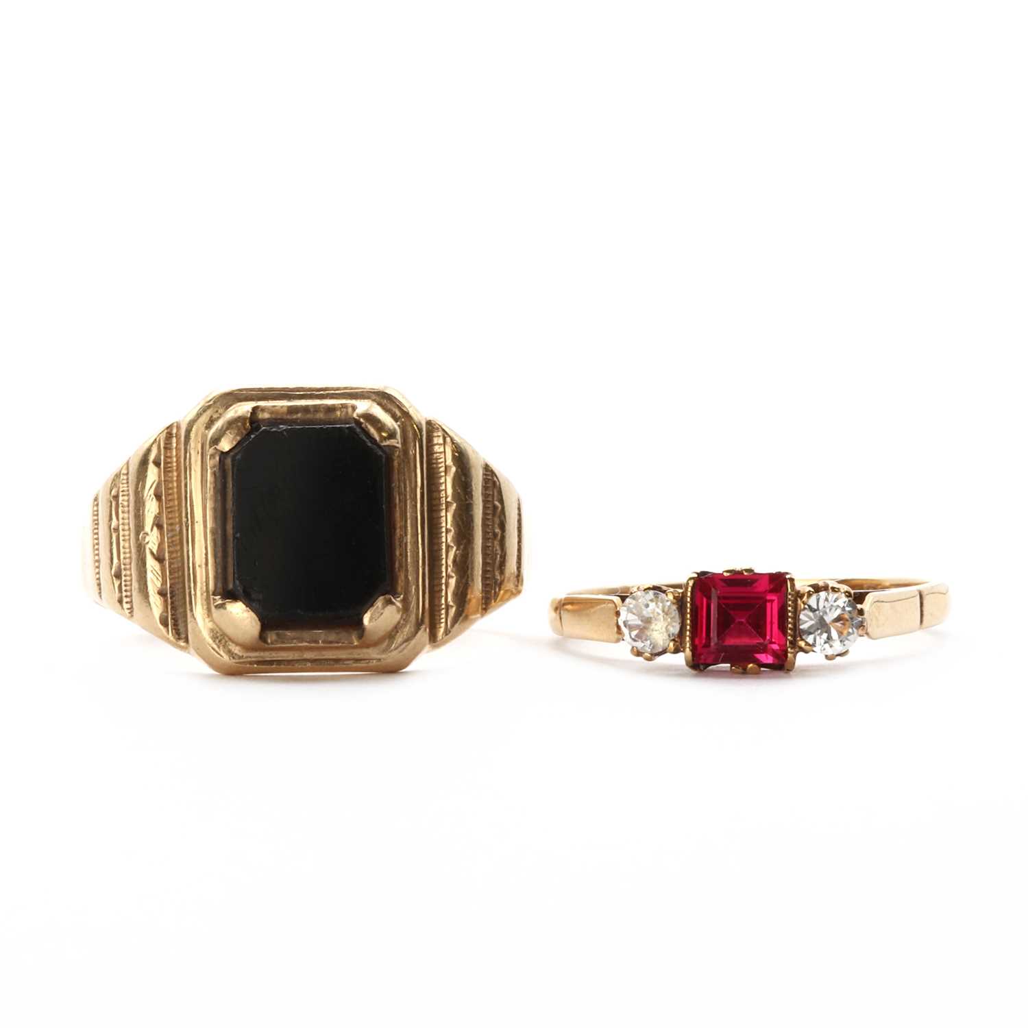 Lot 1530 - Two 9ct gold rings,