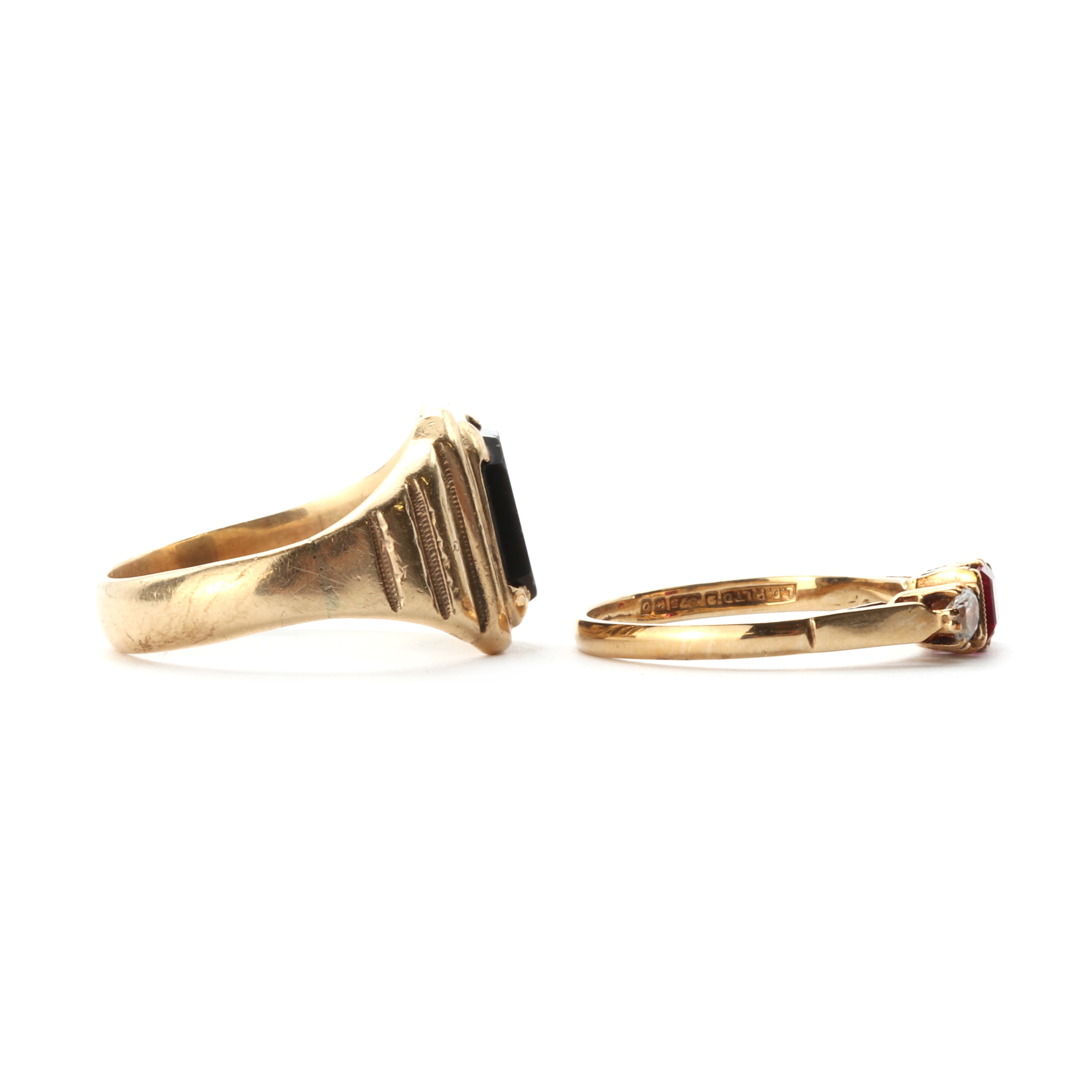 Lot 1530 - Two 9ct gold rings,