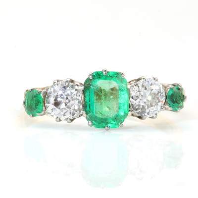 Lot 65 - A five stone graduated emerald and diamond ring