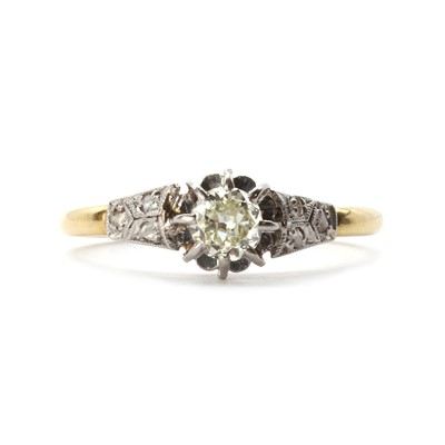 Lot 1118 - A gold diamond ring