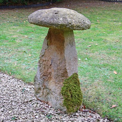 Lot 346 - A staddle stone