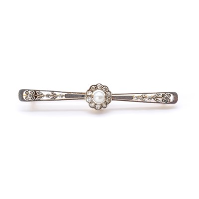 Lot 1039 - An Edwardian gold pearl and diamond bar brooch