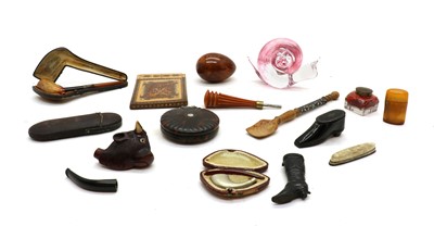 Lot 260 - A collection of smoking and other collector items
