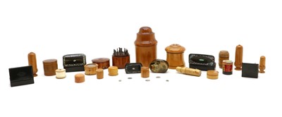 Lot 259 - A collection of snuff boxes and treen