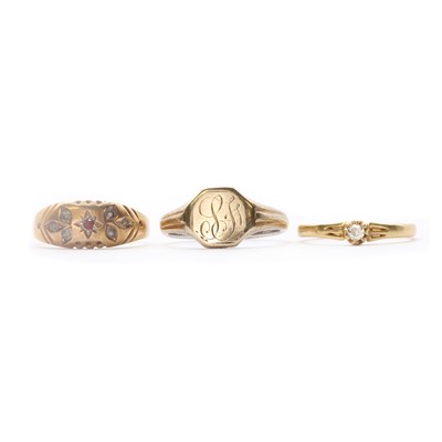 Lot 1537 - Three rings