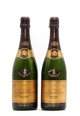 Lot 29 - Veuve Clicquot Ponsardin, Reims, 1983 (2)