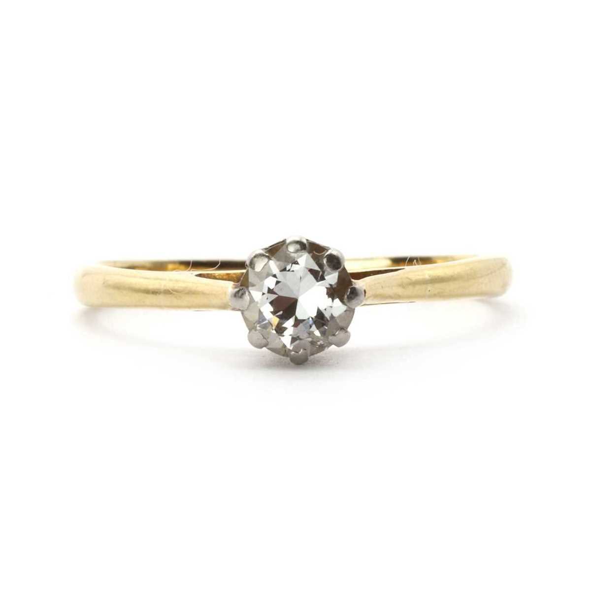 Lot 44 - A gold single stone diamond ring,