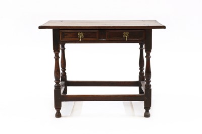 Lot 592 - An oak side table