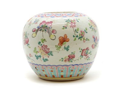 Lot 266 - A Chinese famille rose porcelain jar